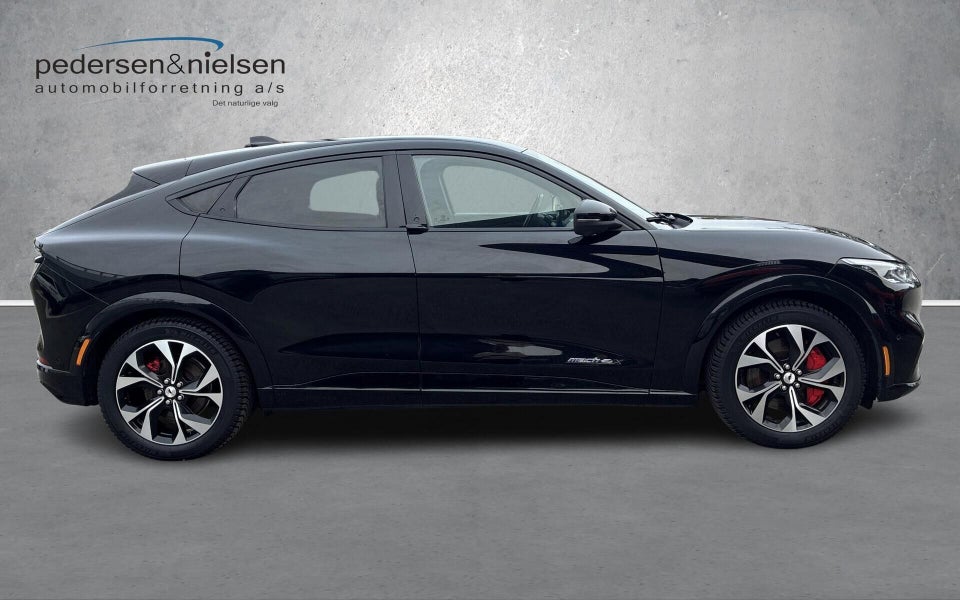 Ford Mustang Mach-E 88 Extended Range AWD 5d