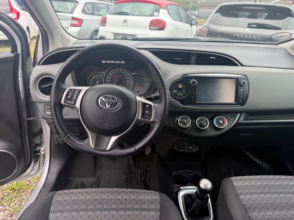 Toyota Yaris 1,0 VVT-i T2 5d
