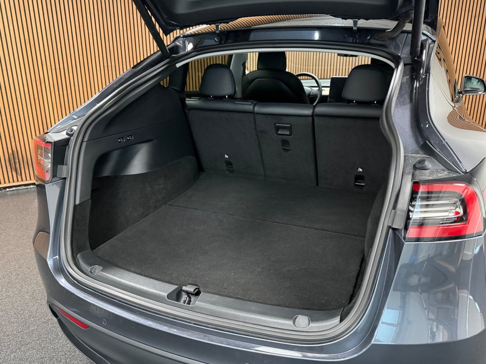 Tesla Model Y Long Range AWD 5d
