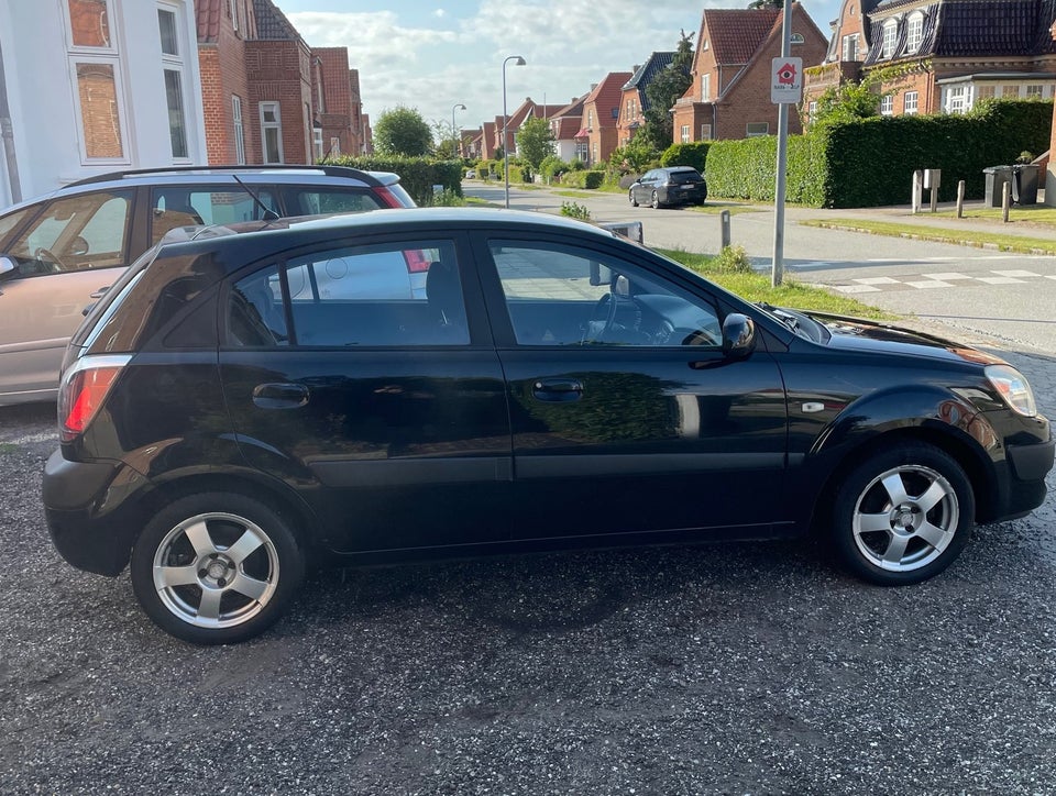 Kia Rio 1,4 EX 5d