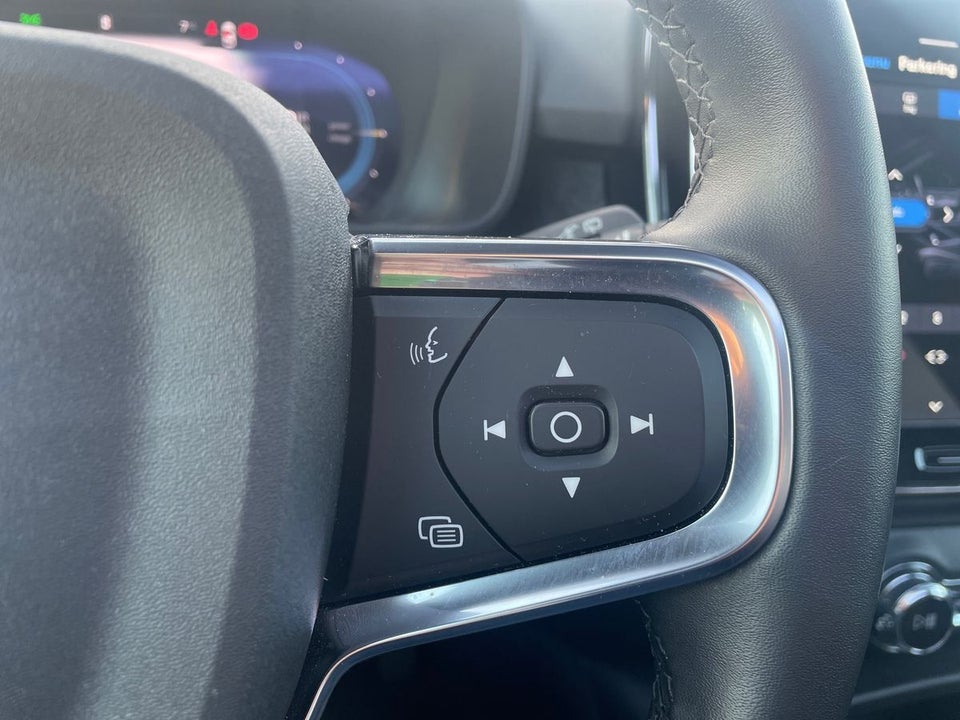 Volvo EX40 Extended Range Black Edition 5d