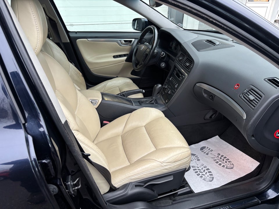 Volvo V70 2,4 140 Momentum aut. 5d