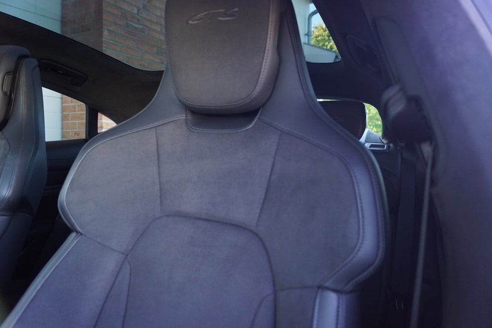 Porsche Taycan GTS Performance+  4d