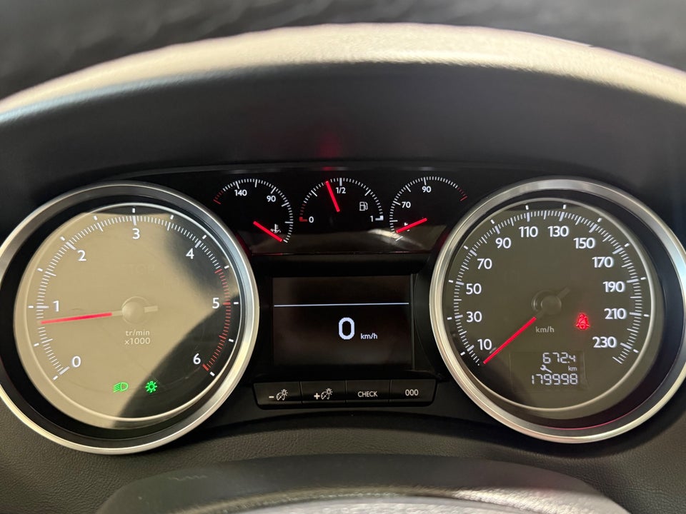 Peugeot 508 2,0 BlueHDi 150 Allure SW 5d