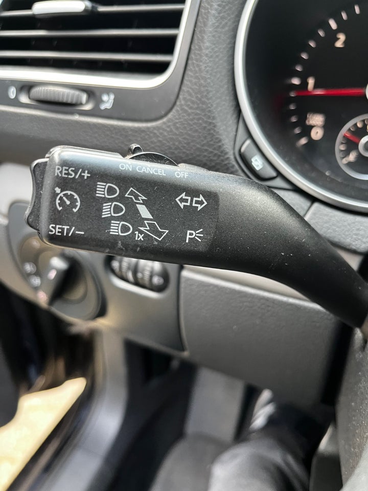 VW Golf VI 1,6 TDi 105 Comfortline Variant BMT 5d
