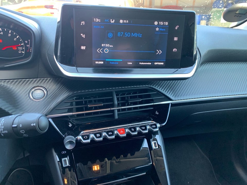 Peugeot 208 1,2 PureTech 100 Vision Sport 5d