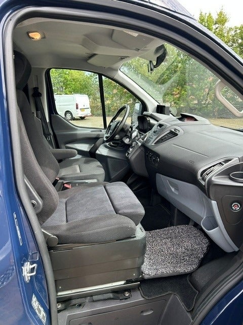 Ford Transit Custom Kombi 310 L1 2,0 TDCi 130 Ambiente aut.