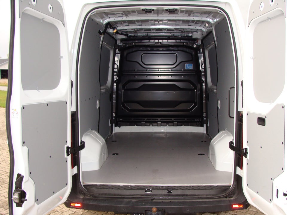 Nissan Interstar 2,0 dCi 170 L2H2 Tekna aut. Van