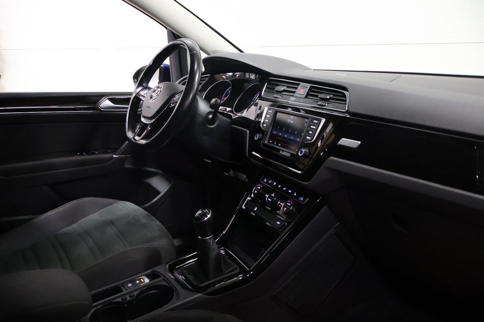 VW Touran 1,6 TDi 110 Highline 7prs 5d