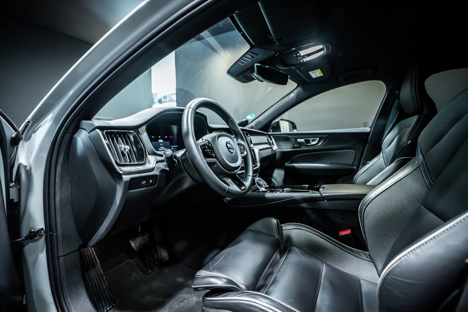Volvo V60 2,0 T6 ReCharge Plus Dark aut. AWD 5d