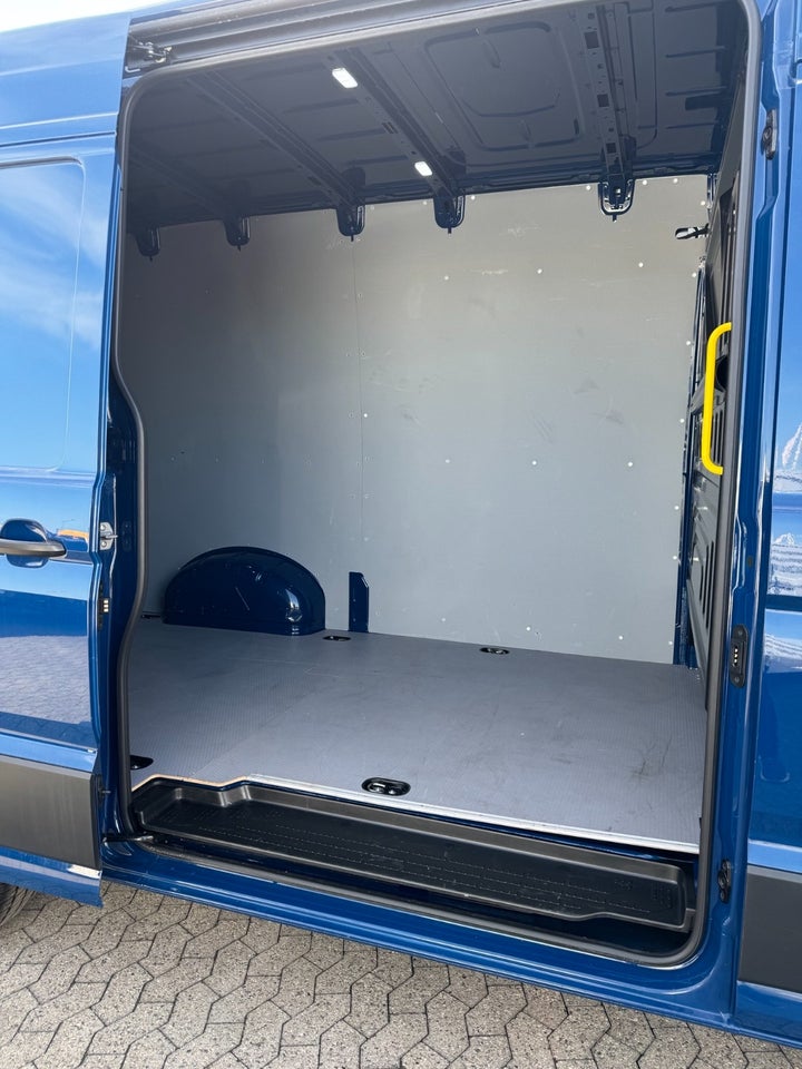 VW Crafter 35 2,0 TDi 177 Kassevogn L3H3 aut.