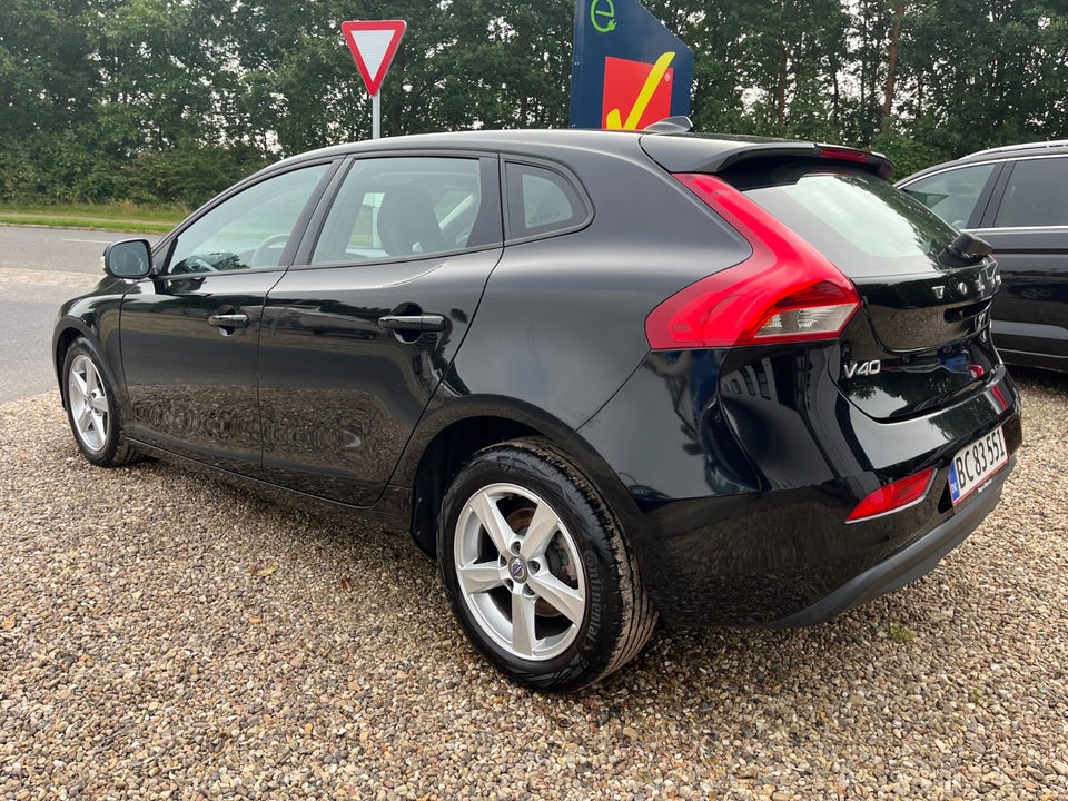 Volvo V40 2,0 T2 122 Kinetic Eco 5d