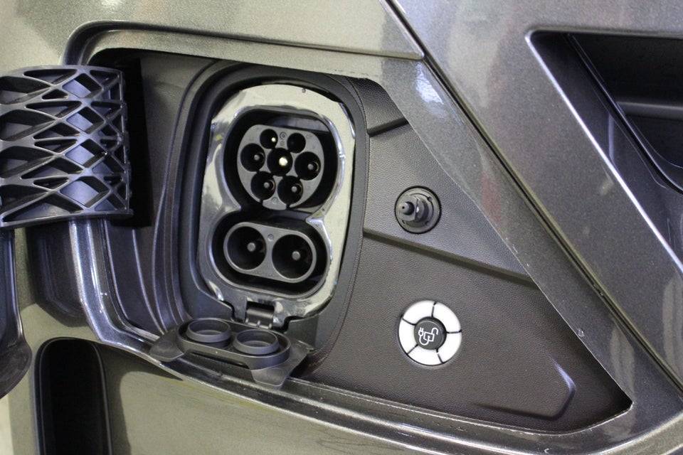 VW e-Caravelle Life SWB