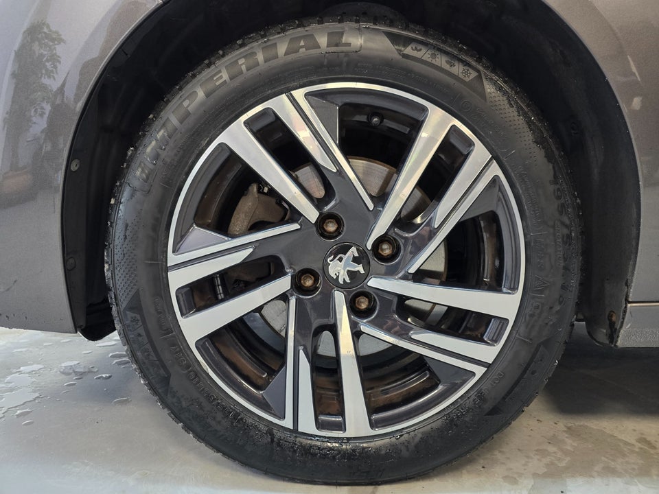 Peugeot 208 1,2 PureTech 100 Allure Sky 5d