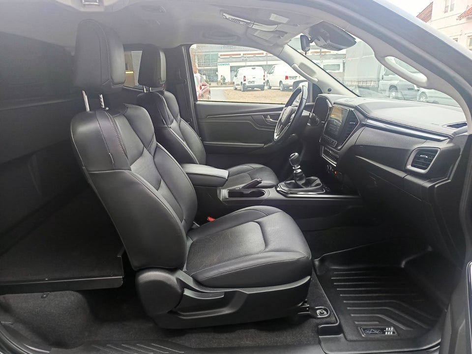 Isuzu D-Max 1,9 TD 163 Crew Cab Black Edition 4d