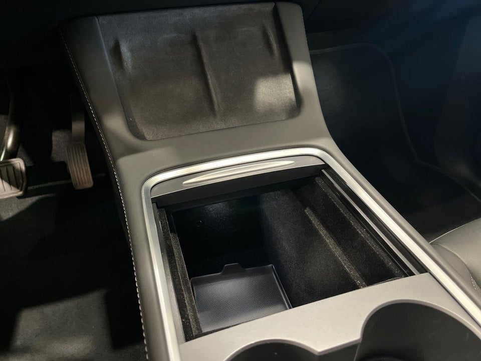 Tesla Model Y Long Range AWD 5d