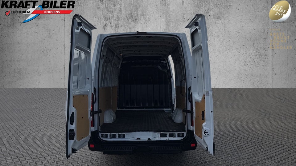 Renault Master IV T35 2,3 dCi 145 L3H2 Kassevogn RWD