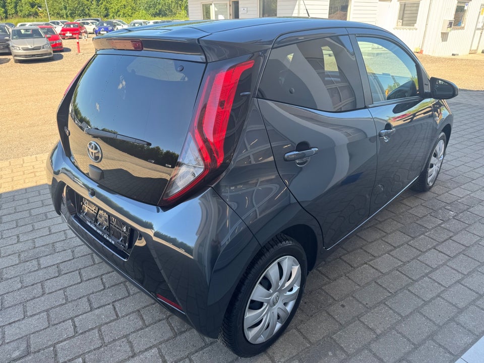 Toyota Aygo 1,0 VVT-i x-press 5d
