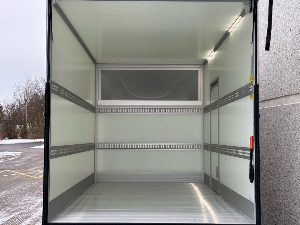 Iveco Daily 3,0 35S18 4100mm Box m/lift AG8