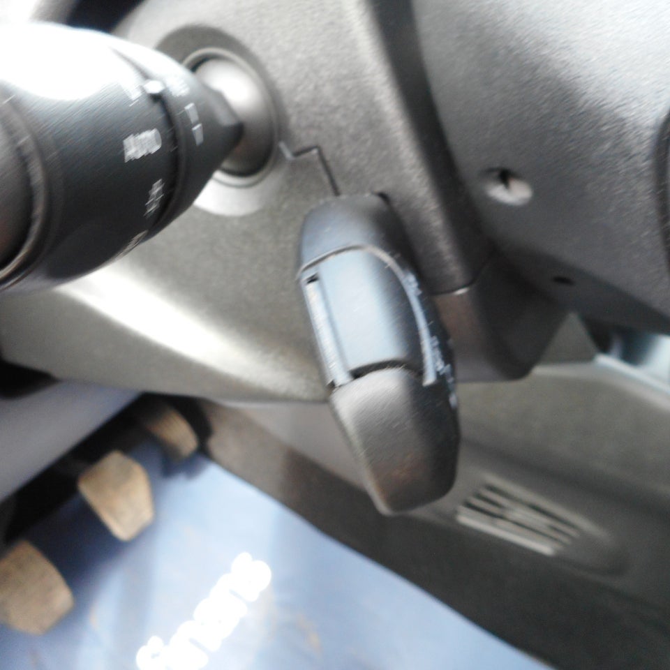 Peugeot 208 1,5 BlueHDi 100 Signature Sky 5d