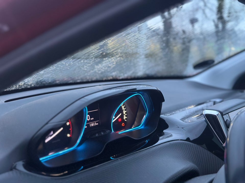 Peugeot 2008 1,6 BlueHDi 100 Allure 5d