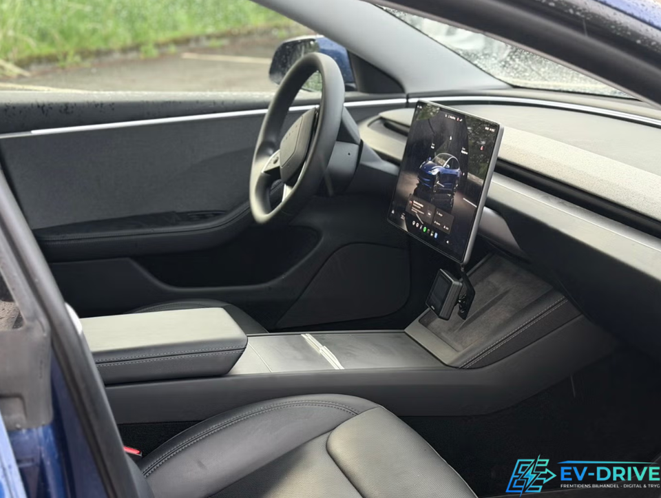 Tesla Model 3 RWD 4d
