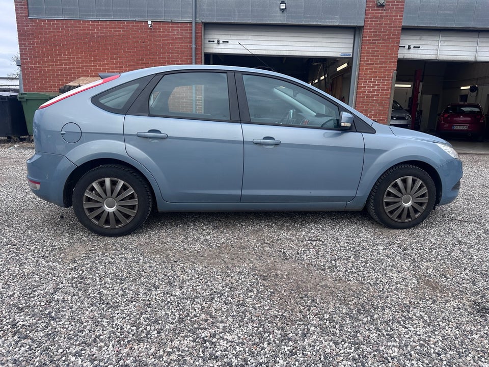 Ford Focus 1,6 Ghia 5d