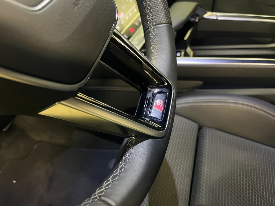 Audi Q8 e-tron 50 S-line quattro 5d