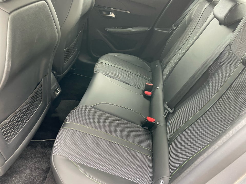 Peugeot e-208 50 GT 5d