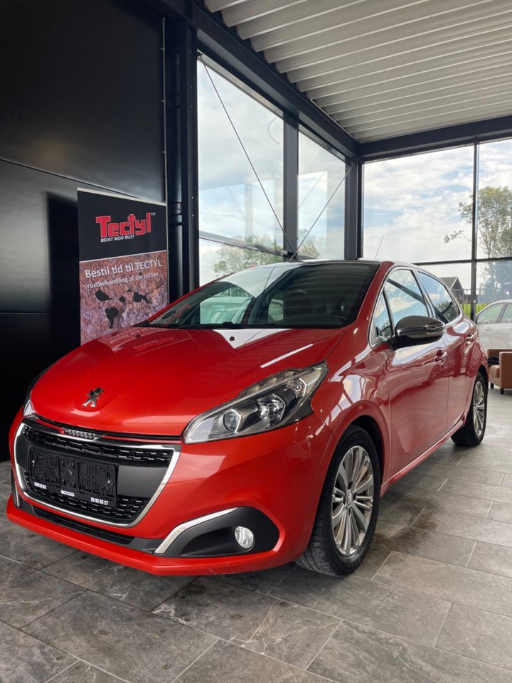 Peugeot 208 1,2 e-THP 110 Allure Sky 5d