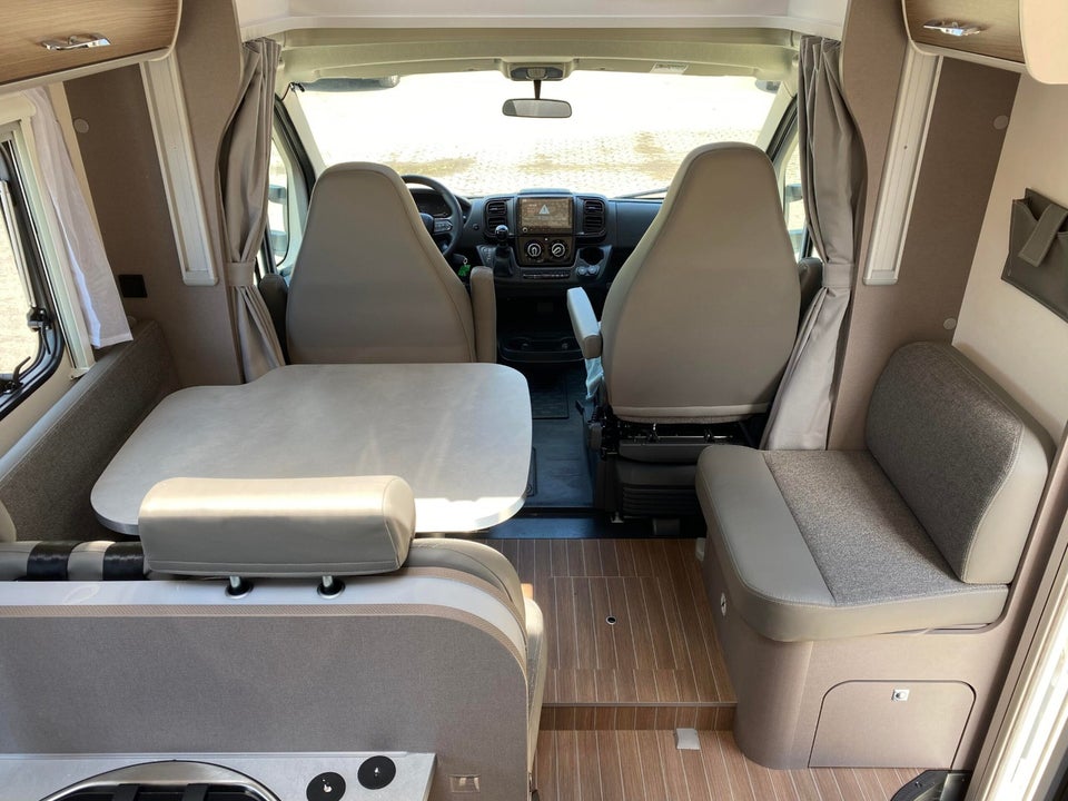 Etrusco T7400QB 2,3 MJT aut. 5d