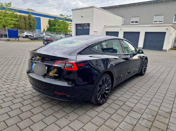 Tesla Model 3 Performance AWD 4d