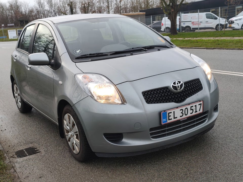 Toyota Yaris 1,3 Luna 5d