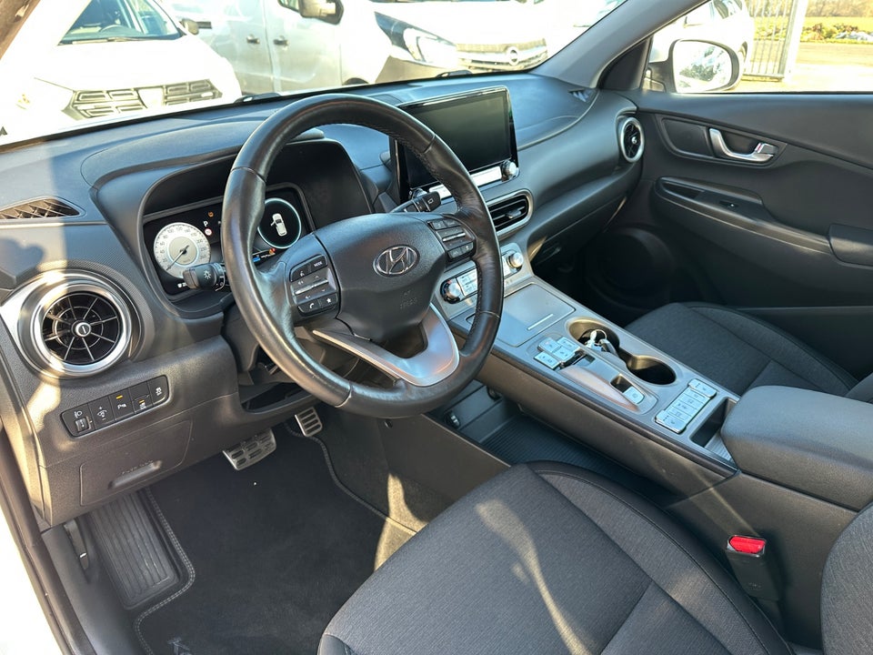Hyundai Kona 64 EV Essential Van 5d