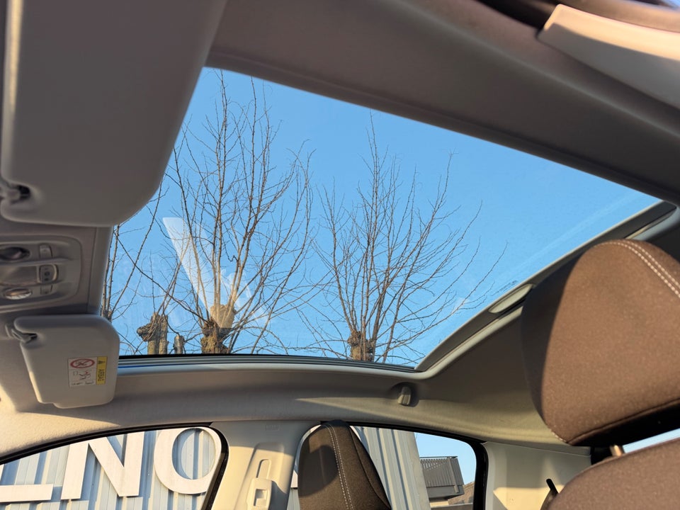 Peugeot 208 1,2 VTi Allure Sky 5d