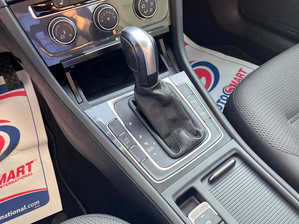 VW Golf VII 2,0 TDi 150 Comfortline Connect Variant DSG 5d