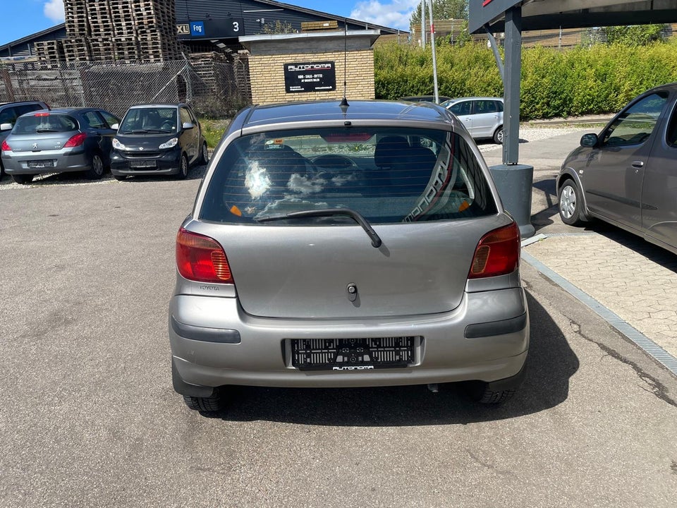 Toyota Yaris 1,0 Terra 3d