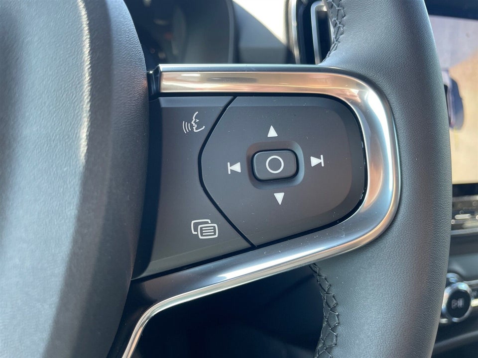 Volvo EC40 Extended Range Black Edition 5d