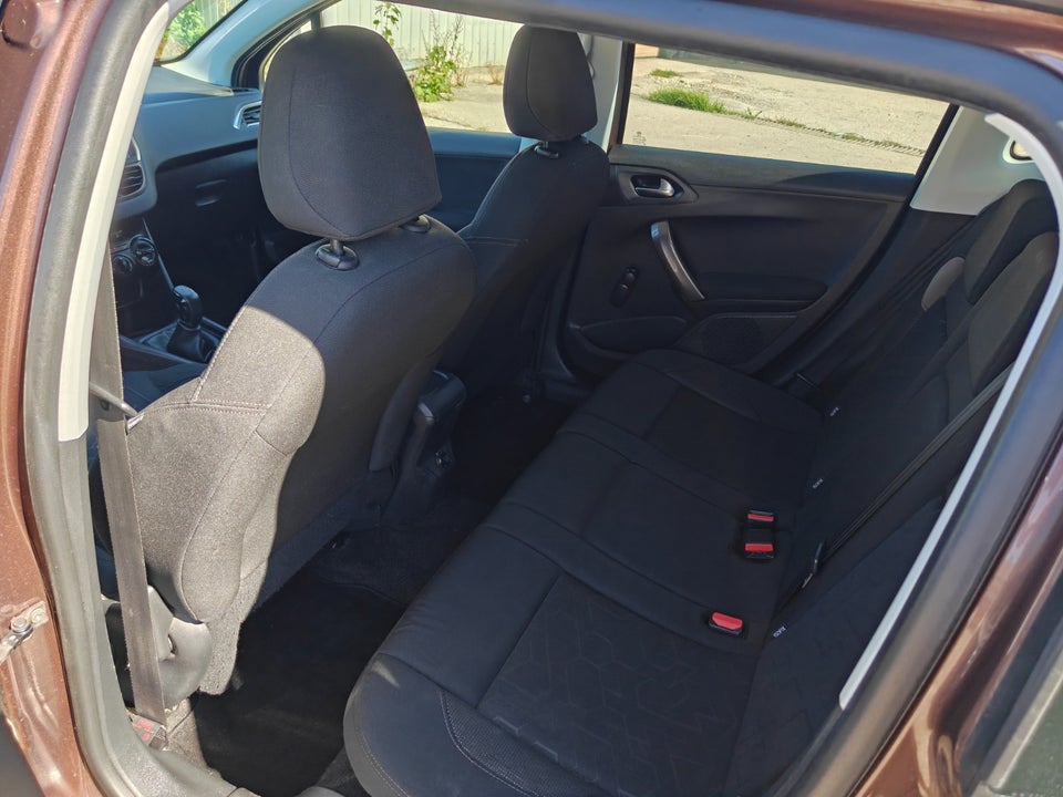 Peugeot 2008 1,2 VTi 82 Allure 5d