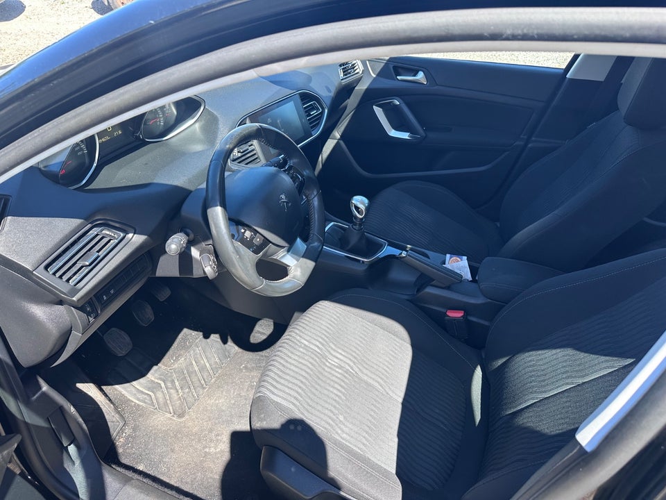 Peugeot 308 1,2 e-THP 130 Active 5d