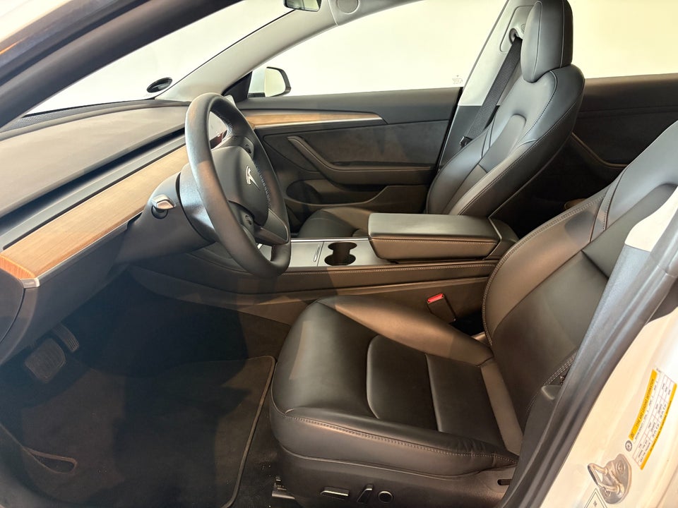 Tesla Model 3 RWD 4d