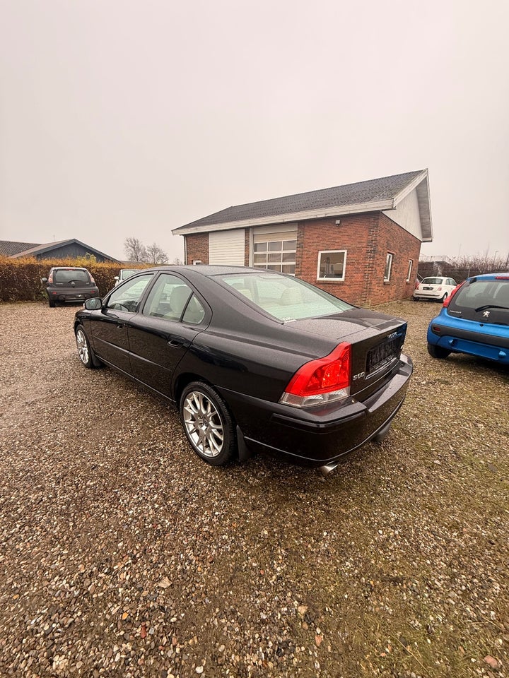Volvo S60 2,5 T Momentum 4d