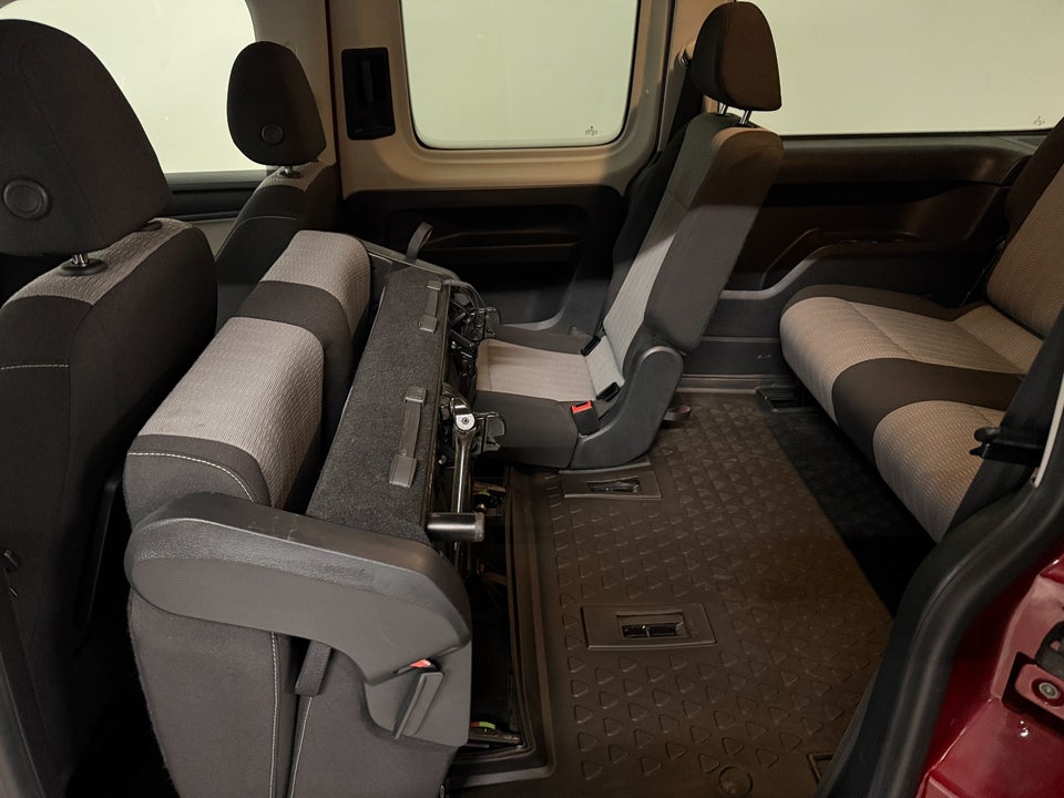 VW Caddy Maxi 2,0 TDi 102 Comfortline DSG 5d