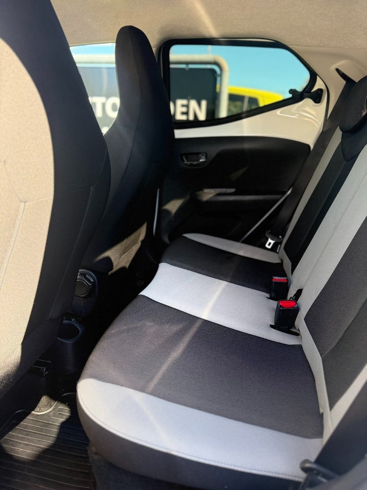 Toyota Aygo 1,0 VVT-i x-black 5d