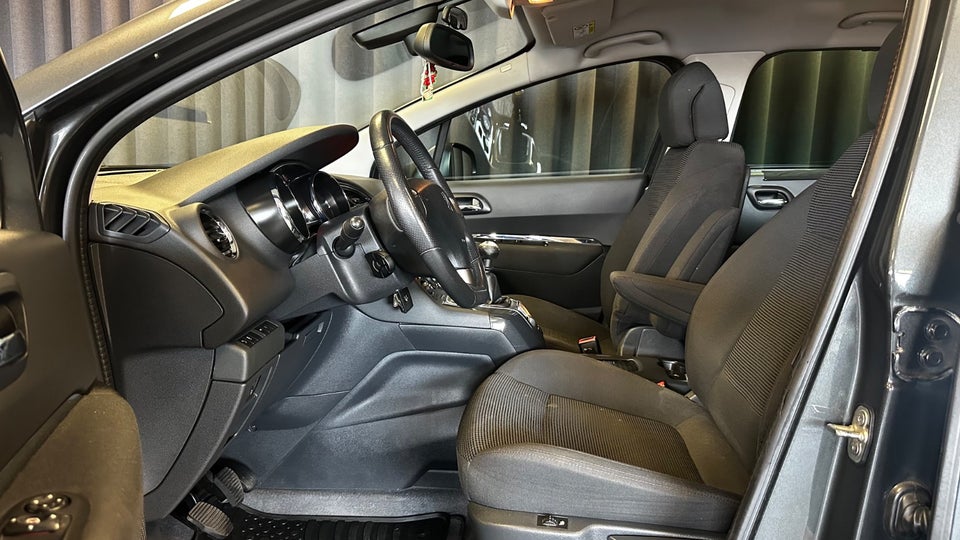 Peugeot 5008 1,6 BlueHDi 120 Style 7prs 5d