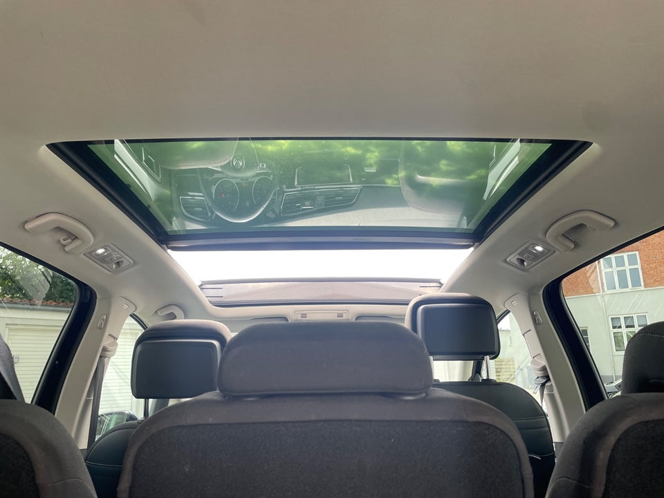 VW Touran 2,0 TDi 150 Highline DSG 7prs 5d