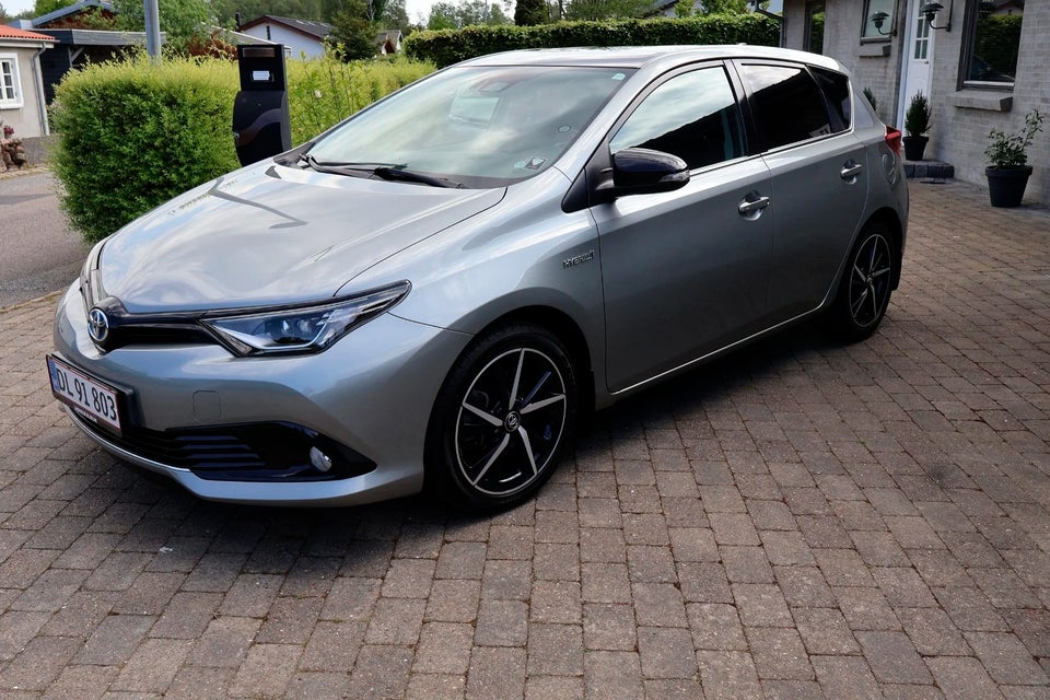 Toyota Auris 1,8 Hybrid H2 Selected CVT 5d