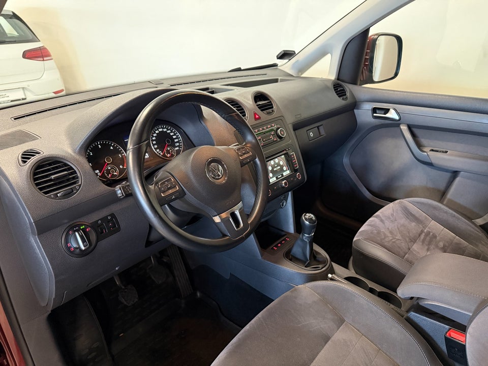 VW Caddy Maxi 1,6 TDi 102 Comfortline BMT 4d