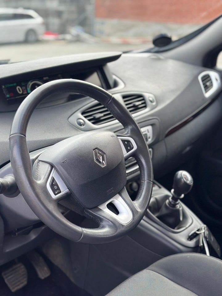 Renault Grand Scenic III 1,6 dCi 130 Dynamique 7prs 5d