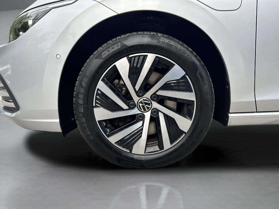 VW Golf VIII 1,4 eHybrid DSG 5d